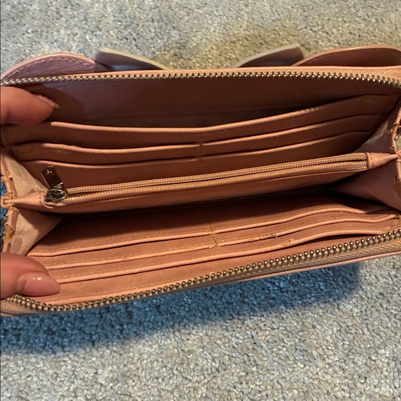 Minnie Mouse Loungefly Wallet - Picture 3 of 4